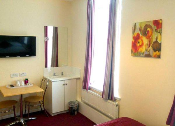 St Nicholas Hotel Harrow Ngoại thất bức ảnh