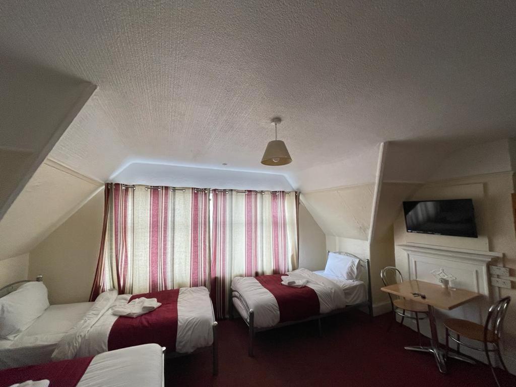 St Nicholas Hotel Harrow Ngoại thất bức ảnh