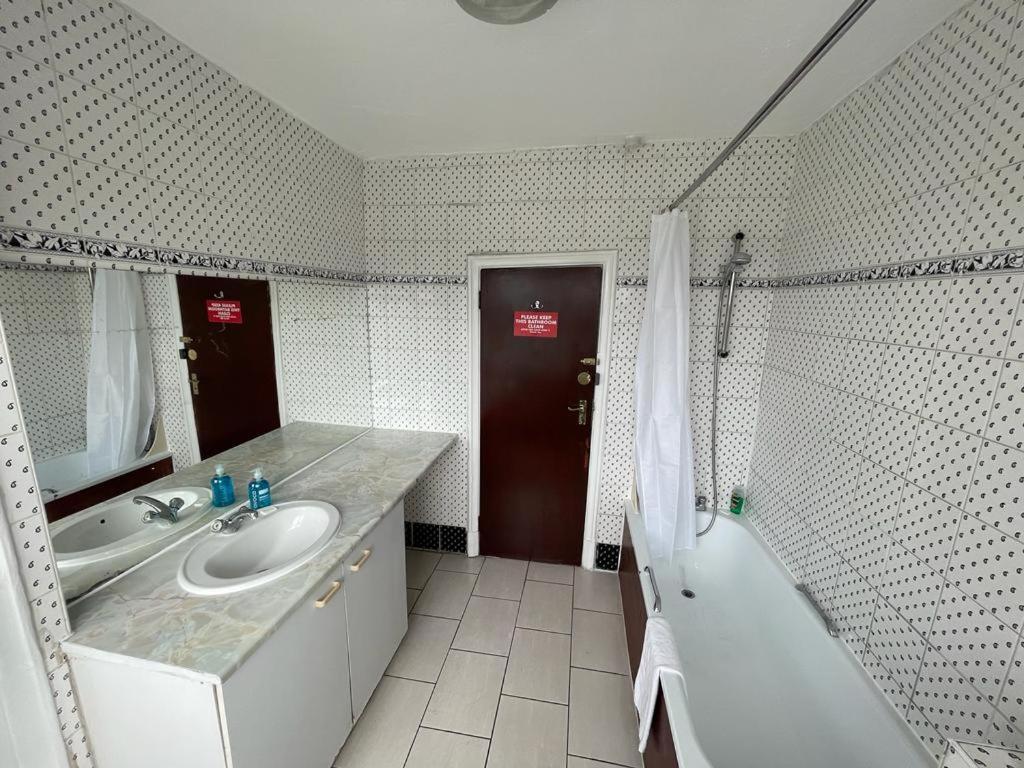 St Nicholas Hotel Harrow Ngoại thất bức ảnh